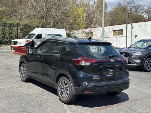 Super Black 2023 Nissan Kicks SV