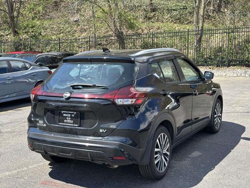 Super Black 2023 Nissan Kicks SV