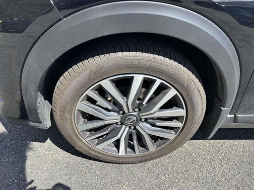 Super Black 2023 Nissan Kicks SV