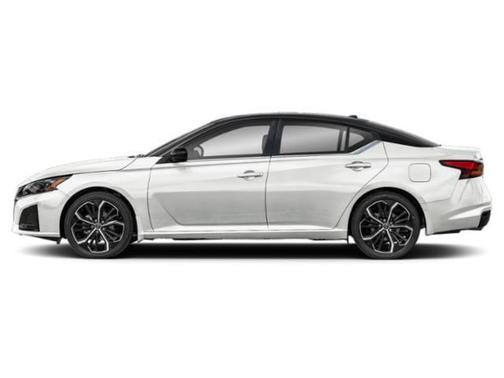 Pearl White Tricoat/Super Black 2026 Nissan Altima SR FWD