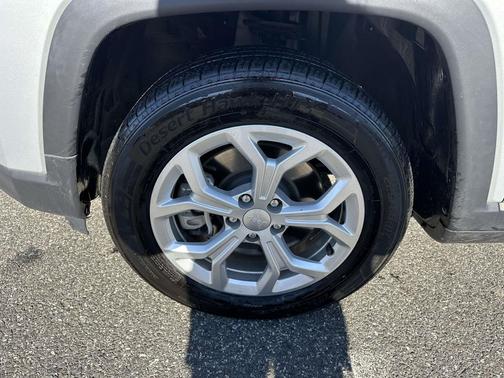 Silver Zynith Metallic Clearcoat 2024 Jeep Compass Latitude