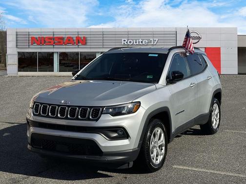 Silver Zynith Metallic Clearcoat 2024 Jeep Compass Latitude