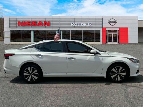 2022 Nissan Altima 2.5 SV
