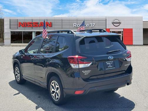 Crystal Black Silica 2024 Subaru Forester Premium