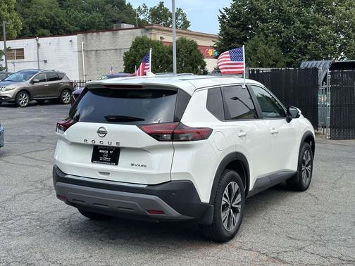 Pearl White Tricoat 2023 Nissan Rogue SV