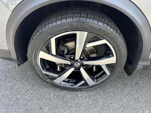 Gun Metallic 2020 Nissan Rogue Sport SL