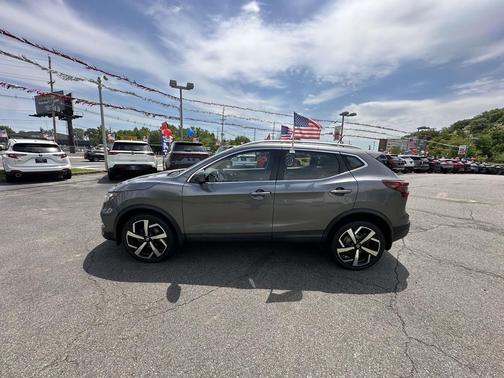 Gun Metallic 2020 Nissan Rogue Sport SL