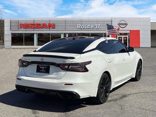 Pearl White Tricoat 2022 Nissan Maxima SR Xtronic CVT
