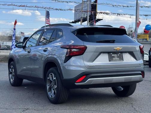 Sterling Gray Metallic 2025 Chevrolet Trax LT