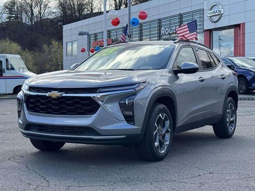 Sterling Gray Metallic 2025 Chevrolet Trax LT
