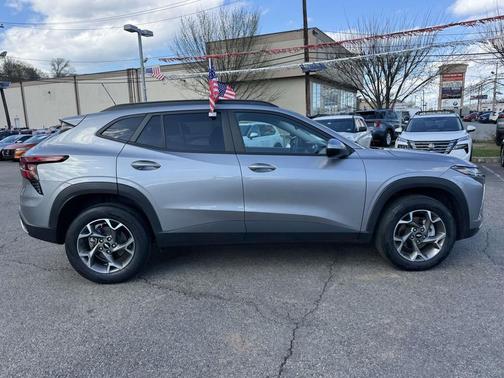 Sterling Gray Metallic 2025 Chevrolet Trax LT