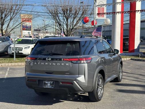 2025 Nissan Pathfinder SV 4WD