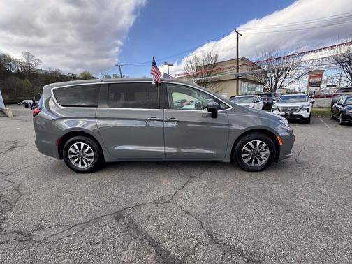 Ceramic Gray Clearcoat 2023 Chrysler Pacifica Hybrid Touring L