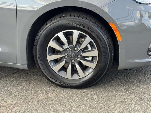 Ceramic Gray Clearcoat 2023 Chrysler Pacifica Hybrid Touring L