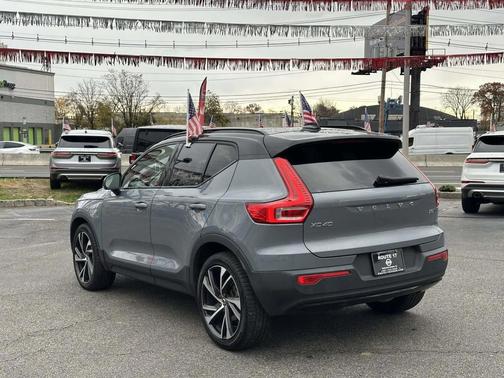 2022 Volvo XC40 T5 R-Design