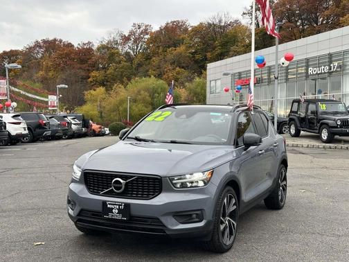 2022 Volvo XC40 T5 R-Design