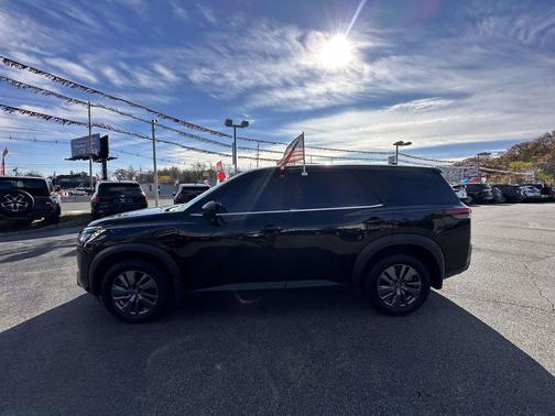 2024 Nissan Pathfinder S 4WD