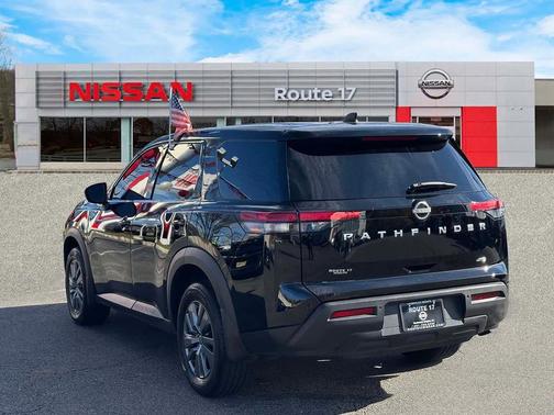 2024 Nissan Pathfinder S 4WD