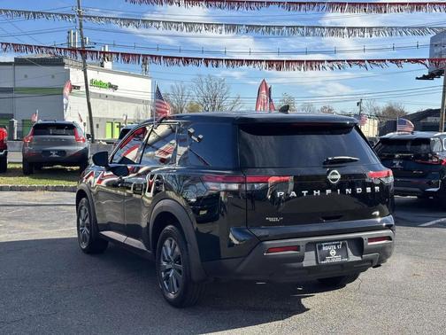 2024 Nissan Pathfinder S 4WD