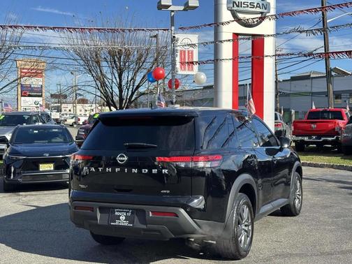 2024 Nissan Pathfinder S 4WD