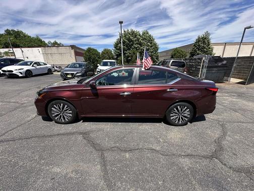Garnet Pearl Metallic 2023 Nissan Altima 2.5 SV