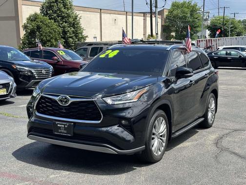 Midnight Black Metallic 2024 Toyota Highlander Platinum