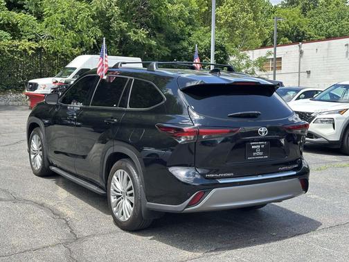 Midnight Black Metallic 2024 Toyota Highlander Platinum