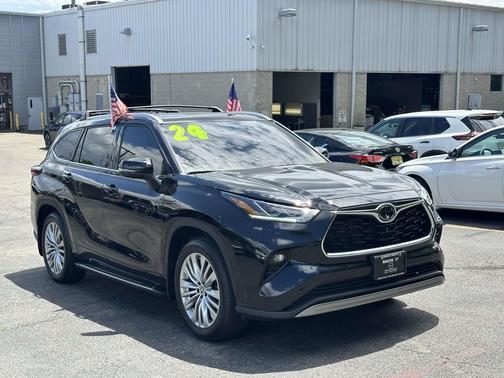Midnight Black Metallic 2024 Toyota Highlander Platinum