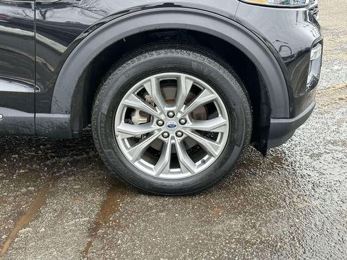 Agate Black Metallic 2022 Ford Explorer XLT