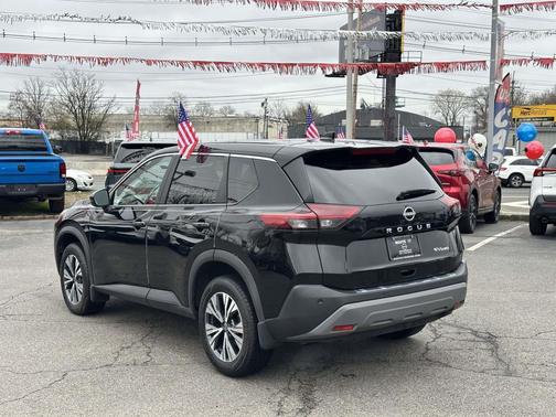 Super Black 2022 Nissan Rogue SV