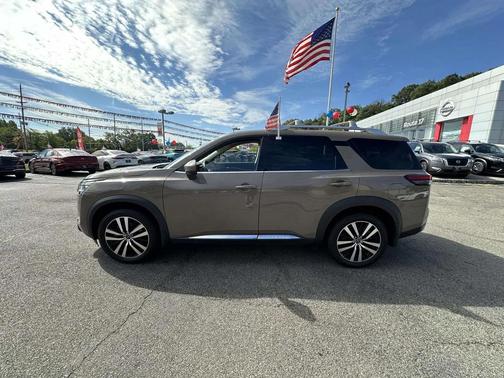 2023 Nissan Pathfinder Platinum 4WD