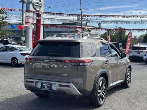 2023 Nissan Pathfinder Platinum 4WD