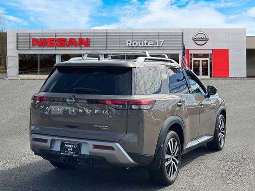 2023 Nissan Pathfinder Platinum 4WD