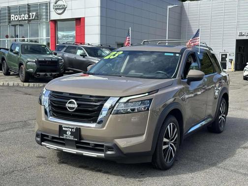 2023 Nissan Pathfinder Platinum 4WD