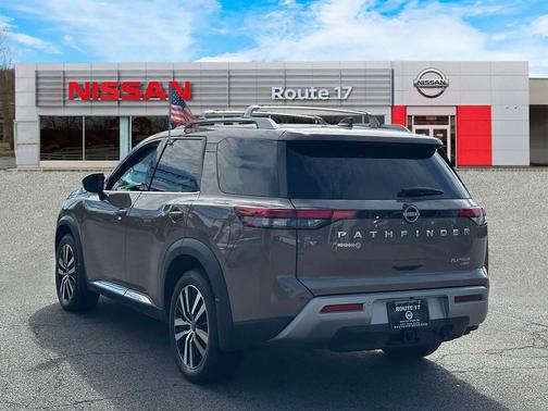 2023 Nissan Pathfinder Platinum 4WD