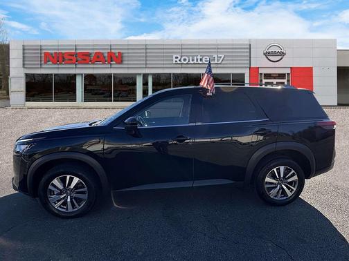 2025 Nissan Pathfinder SL 4WD