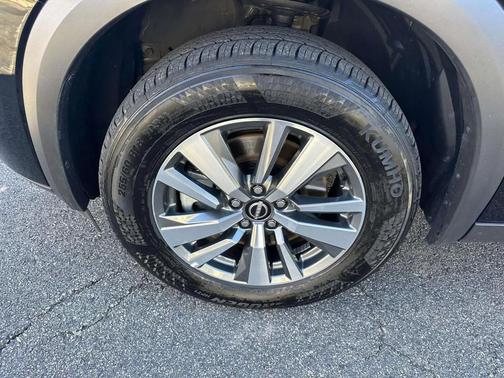 2025 Nissan Pathfinder SL 4WD