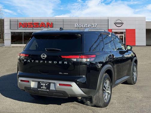 2025 Nissan Pathfinder SL 4WD