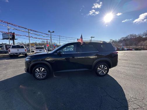 2025 Nissan Pathfinder SL 4WD