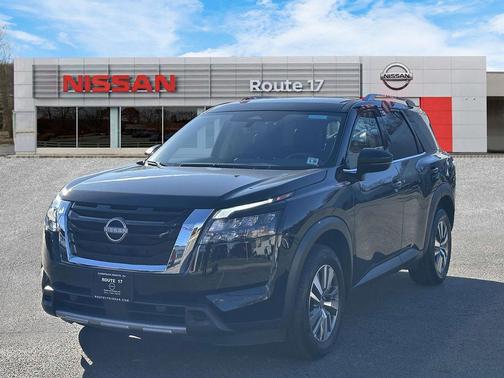 2025 Nissan Pathfinder SL 4WD