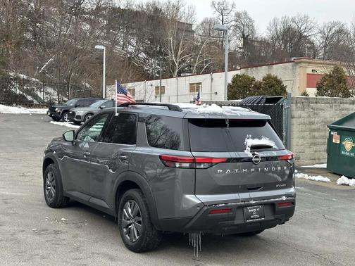 2024 Nissan Pathfinder SV 4WD