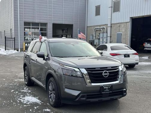 2024 Nissan Pathfinder SV 4WD