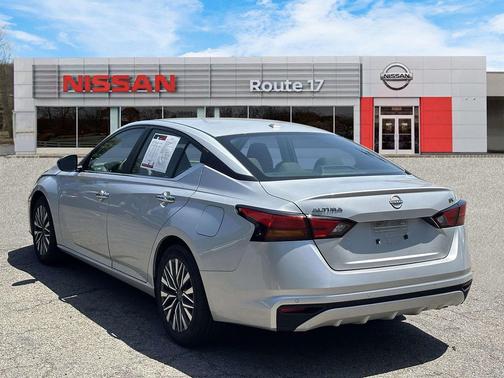 Brilliant Silver Metallic 2024 Nissan Altima 2.5 SV