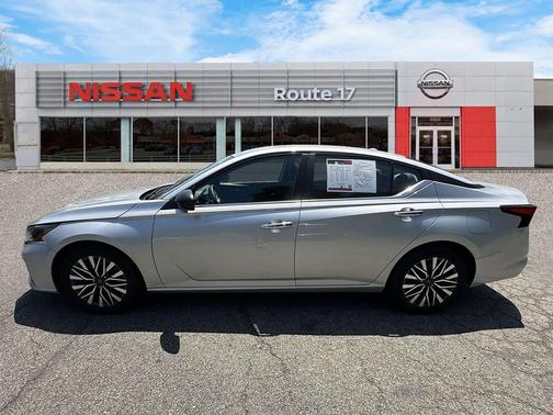 Brilliant Silver Metallic 2024 Nissan Altima 2.5 SV