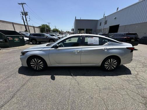 Brilliant Silver Metallic 2024 Nissan Altima 2.5 SV