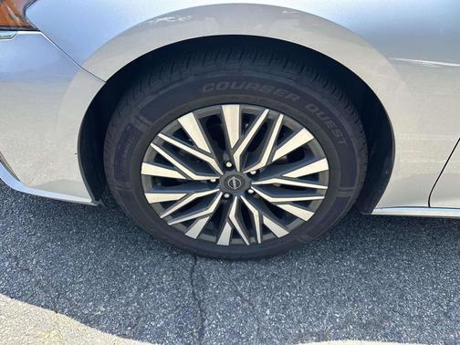 Brilliant Silver Metallic 2024 Nissan Altima 2.5 SV