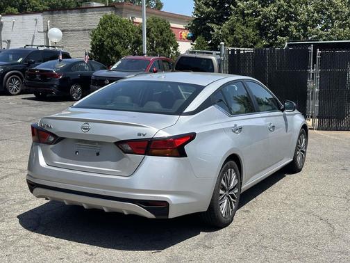 Brilliant Silver Metallic 2024 Nissan Altima 2.5 SV