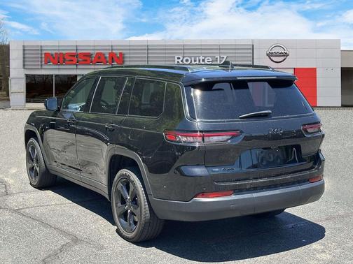 Diamond Black Crystal Pearlcoat 2023 Jeep Grand Cherokee L Altitude