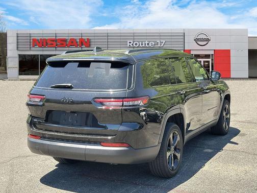 Diamond Black Crystal Pearlcoat 2023 Jeep Grand Cherokee L Altitude