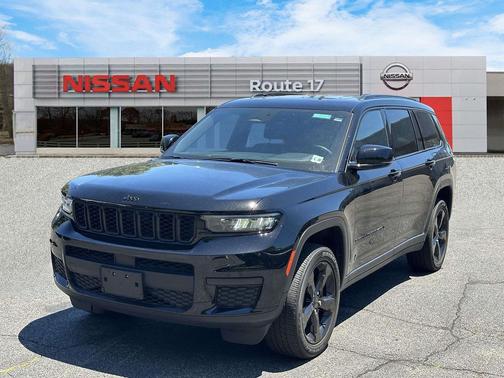 Diamond Black Crystal Pearlcoat 2023 Jeep Grand Cherokee L Altitude